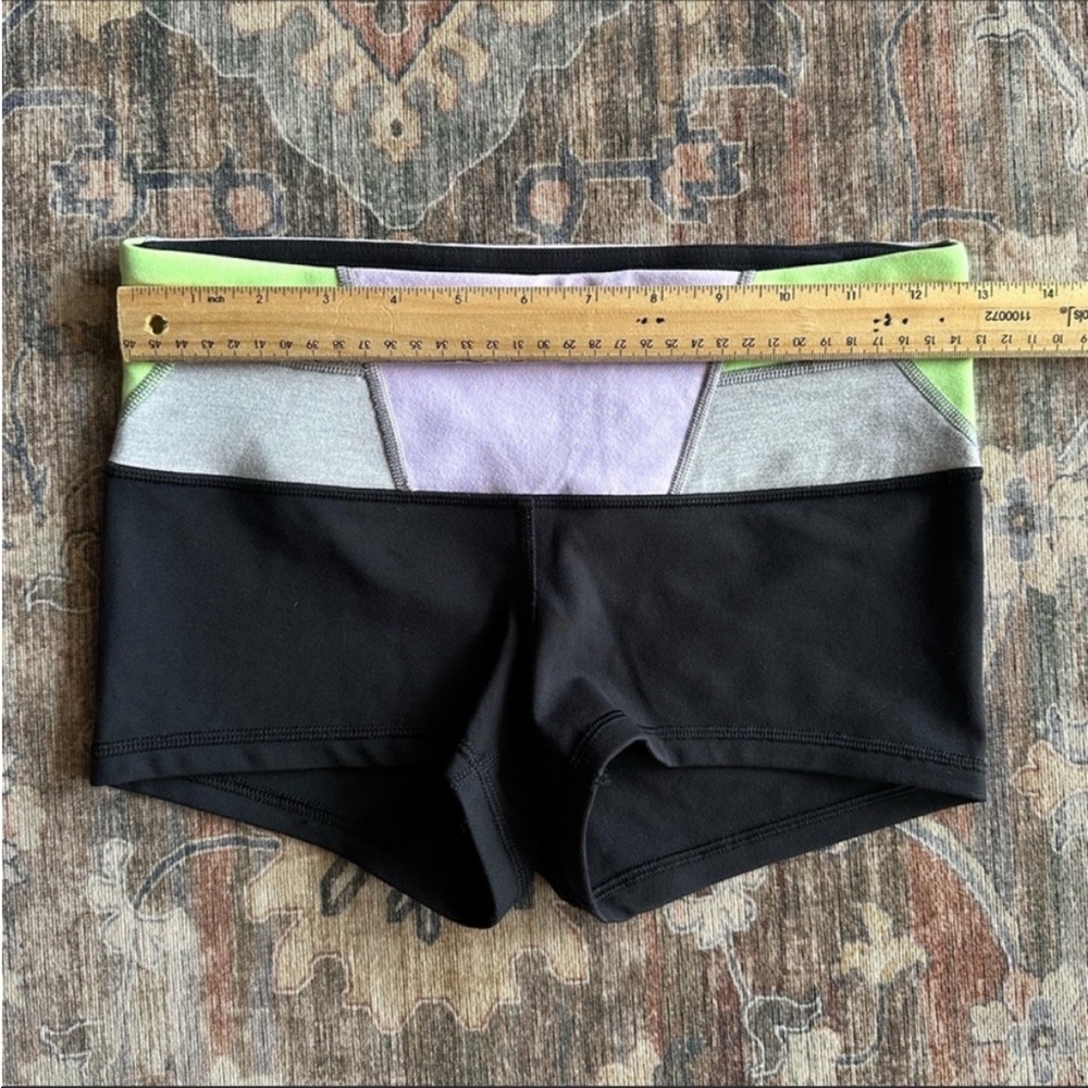 Lululemon Patchwork Color Block Shorts Size 4 Yog… - image 3